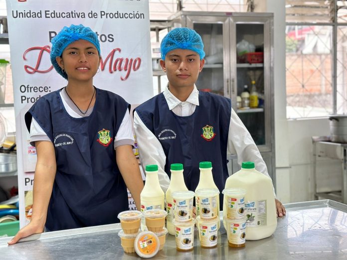 Estudiantes del Colegio Primero de Mayo revolucionan la producción de alimentos en Yantzaza