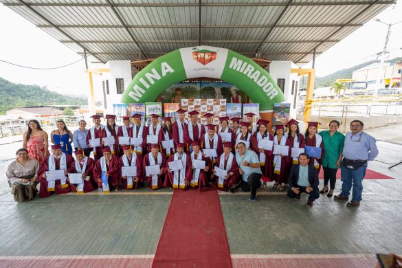 Programa de Bachillerato Acelerado graduó a 26 habitantes de El Pangui