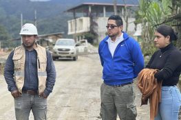 Regeneración urbana en Yacuambi avanza con éxito bajo la supervisión del alcalde Luis Seas.
