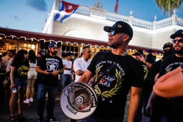 ¡Escándalo! Exlíder de Proud Boys lanza app para “cazar” indocumentados y ¡paga con criptomonedas!