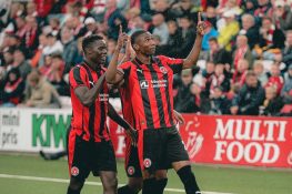 Denil Castillo anota su primer gol con Midtjylland y sella victoria en la Europa League