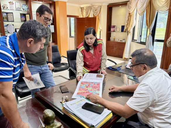 Centinela del Cóndor recibe del IIGE el Atlas Geológico del Sur de Ecuador para potenciar el geoturismo y la planificación