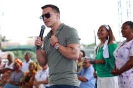  “No es justo”: Artesana que preparó obsequio a Daniel Noboa rompe el silencio y defiende su imagen