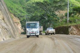 ¡Avance del 58.26%! GAD Zamora Chinchipe acelera el asfaltado Muchime – 28 de Mayo hacia la imprimación asfáltica