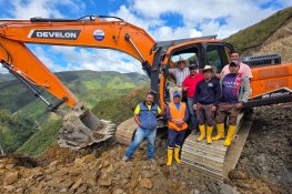 ¡Vías en desarrollo! GAD Zamora ejecuta mantenimiento vial en el barrio El Cristal de La Victoria de Imbana