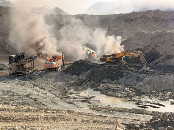 LUCHA FRONTAL: El Batallón de Selva N.° 62 Zamora intensifica operaciones contra la minería ilegal y el tráfico de insumos en el límite internacional