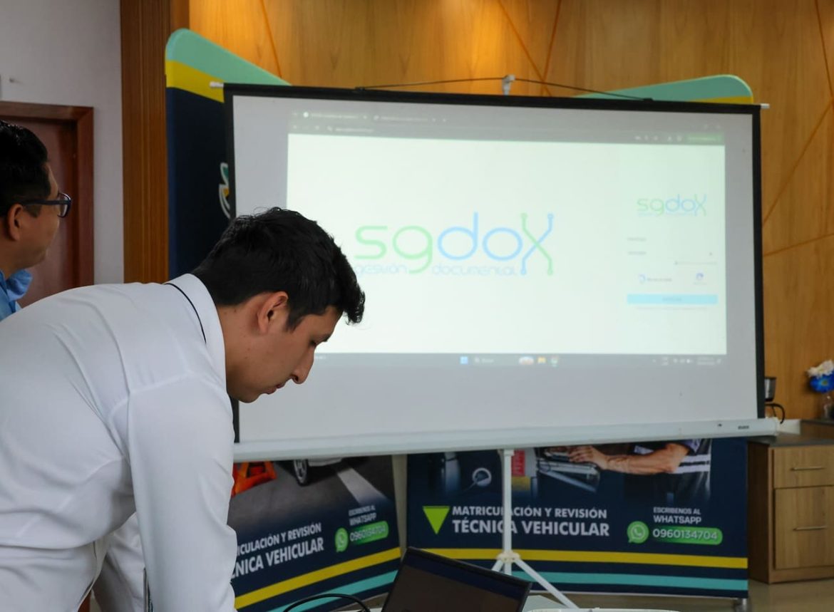 EMMOV Zamora Chinchipe se moderniza: Personal se capacita en el sistema SGDOX para optimizar servicios